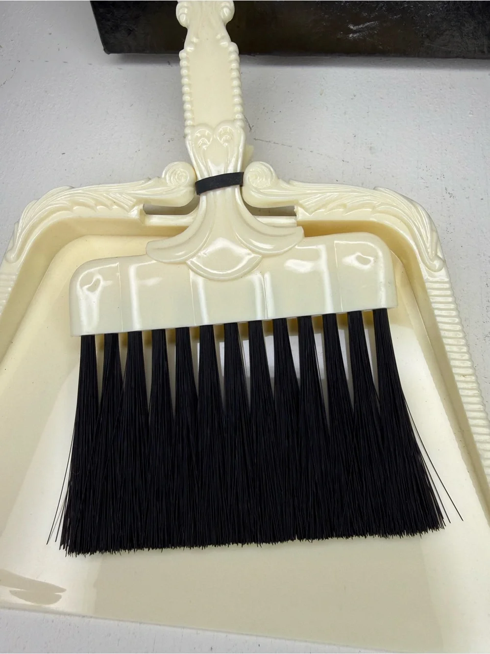 Vintage Aristocrat CRUMBER SET Brush crumb pan Plastic vintage NOS w/box